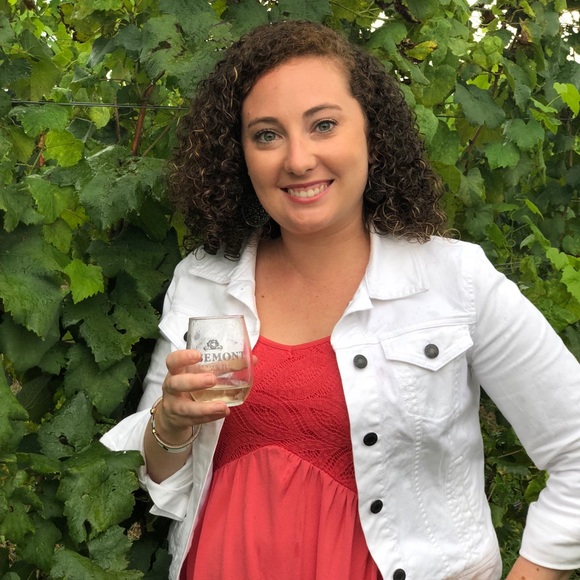 Meet your Posher, Jennifer - Picture 1 of 1